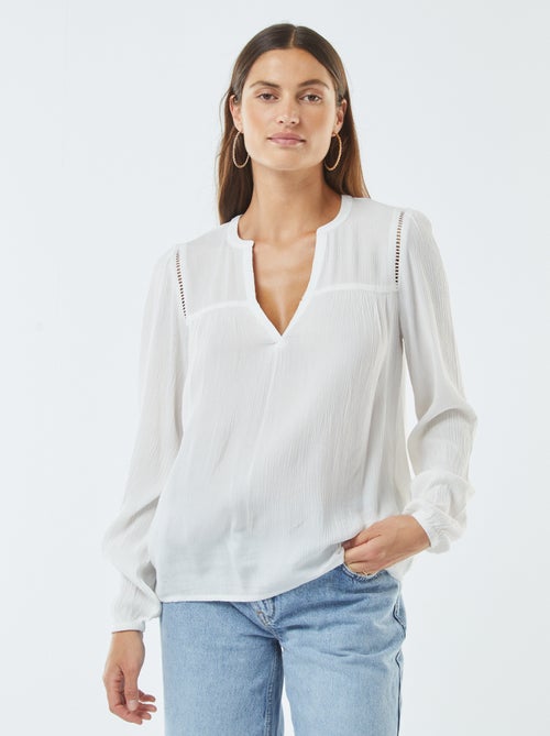 Blouse maille crêpe avec bord ajouré - Kiabi