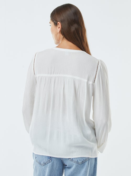 Blouse maille crêpe avec bord ajouré - Kiabi