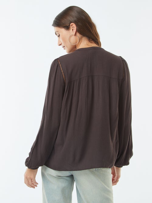 Blouse maille crêpe avec bord ajouré - Kiabi
