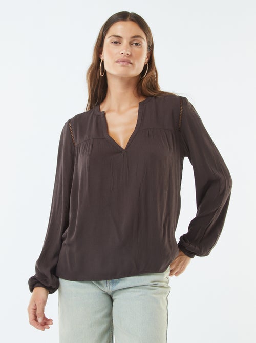 Blouse maille crêpe avec bord ajouré - Kiabi