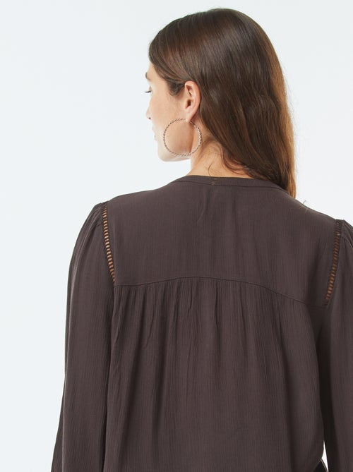 Blouse maille crêpe avec bord ajouré - Kiabi