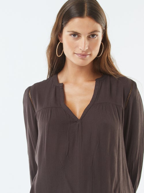 Blouse maille crêpe avec bord ajouré - Kiabi