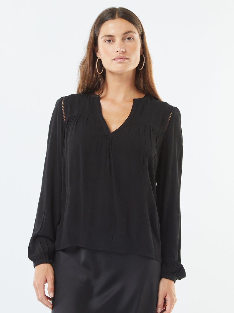Blouse maille crêpe avec bord ajouré Noir - Kiabi