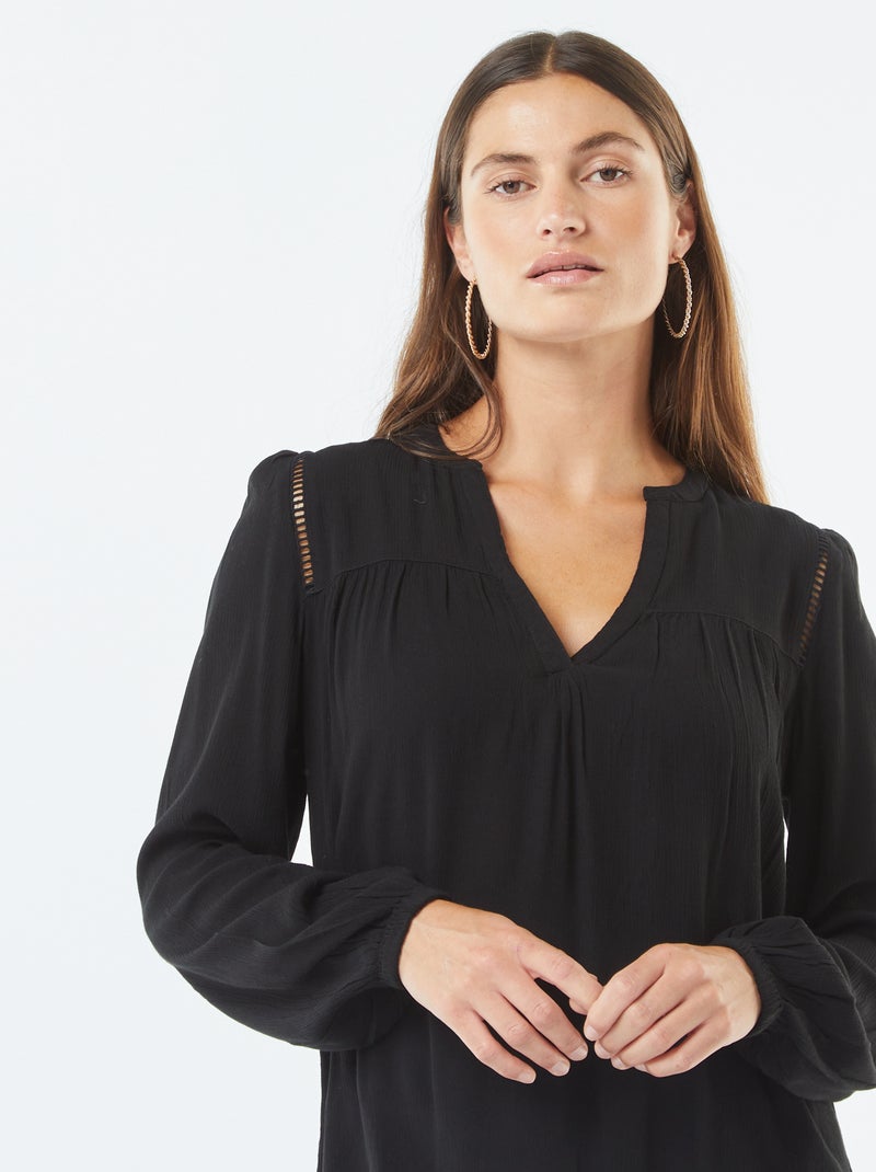 Blouse maille crêpe avec bord ajouré Noir - Kiabi