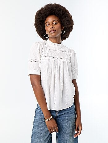 Blouse manches courtes avec broderies