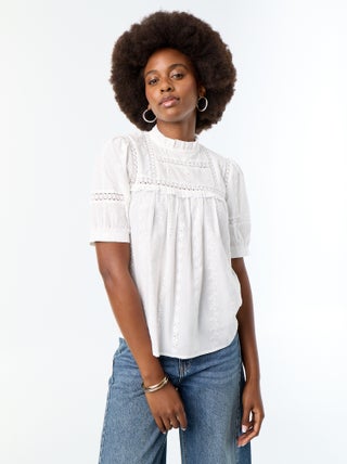 Blouse manches courtes avec broderies