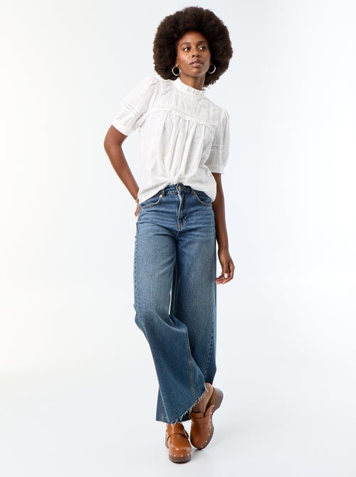 Blouse manches courtes avec broderies - Kiabi