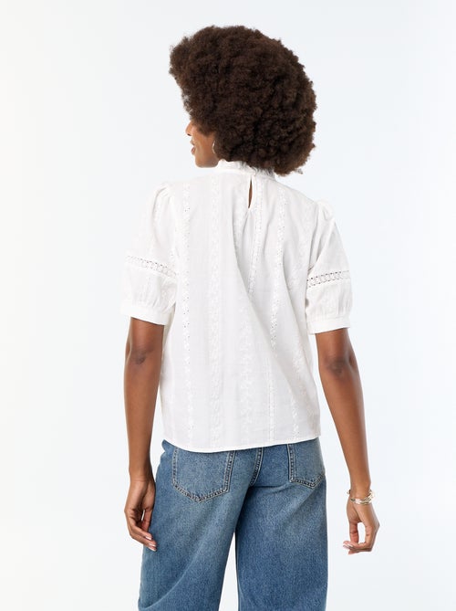 Blouse manches courtes avec broderies - Kiabi