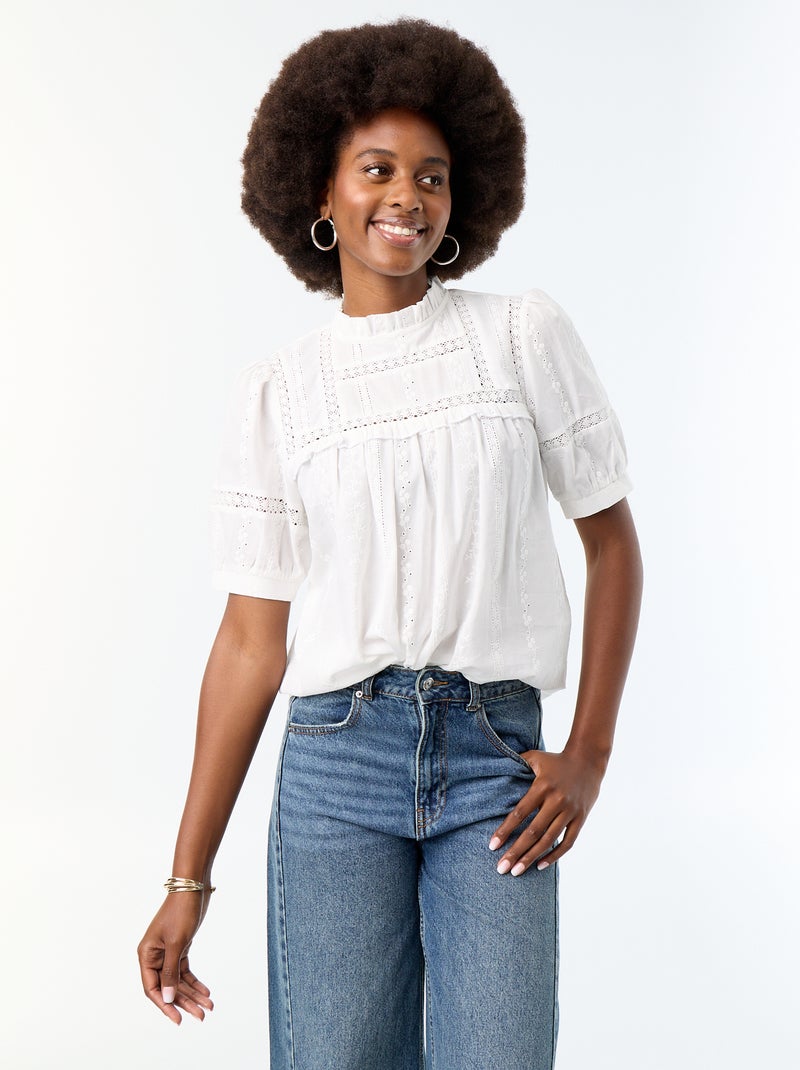 Blouse manches courtes avec broderies Blanc - Kiabi