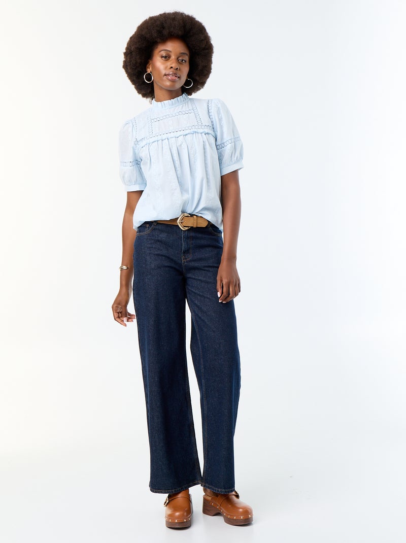 Blouse manches courtes avec broderies Bleu - Kiabi