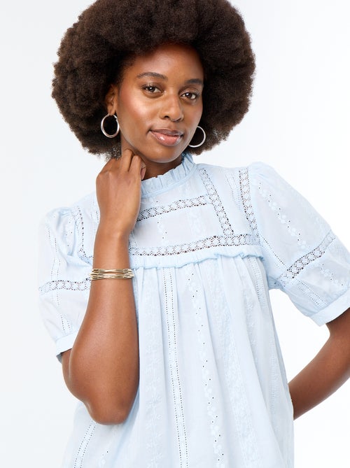 Blouse manches courtes avec broderies - Kiabi