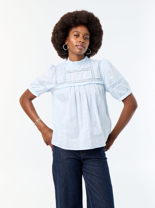 Blouse manches courtes avec broderies - Kiabi