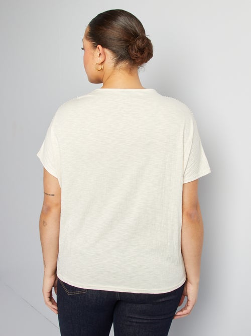 Blouse matière crêpée avec broderies - Kiabi