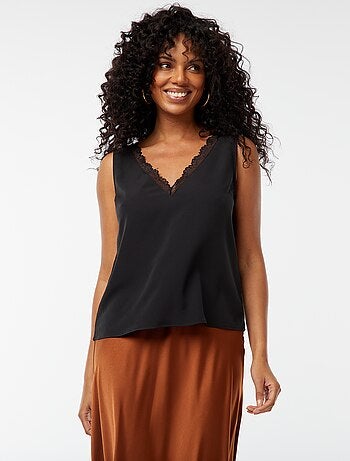 Blouse sans manches avec encolure en dentelle