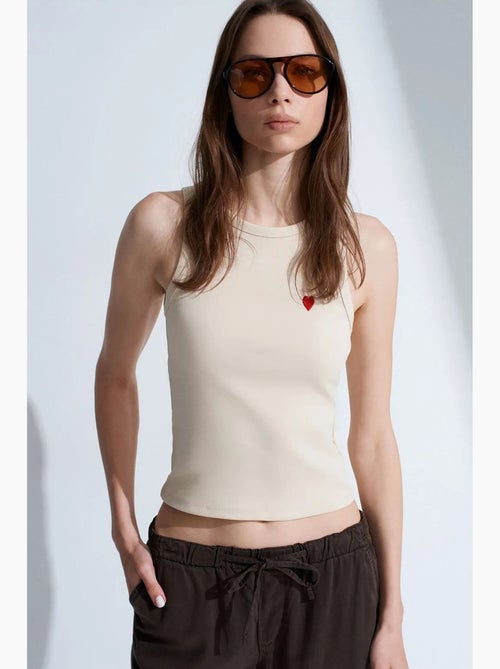 Blouse sans manches cintrée avec broderie dilvin - Kiabi Blouse sans manches cintrée avec broderie dilvin - Kiabi