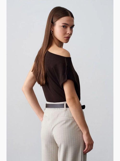 Blouse sans manches en crêpe, épaules dénudées dilvin - Kiabi Blouse sans manches en crêpe, épaules dénudées dilvin - Kiabi