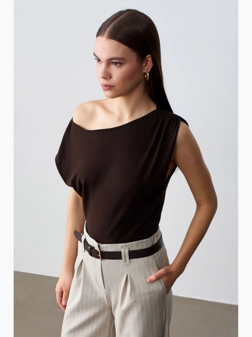 Blouse sans manches en crêpe, épaules dénudées dilvin - Kiabi Blouse sans manches en crêpe, épaules dénudées dilvin - Kiabi
