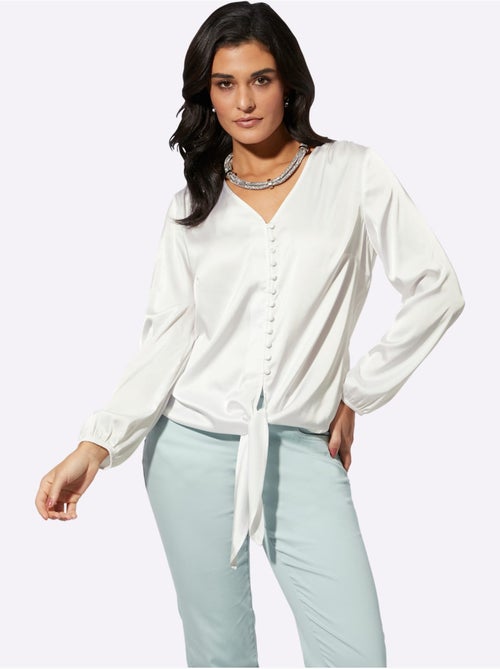Blouse satin col V avec lien à nouer et manches longues - Taille standard - Helline - Kiabi Blouse satin col V avec lien à nouer et manches longues - Taille standard - Helline - Kiabi