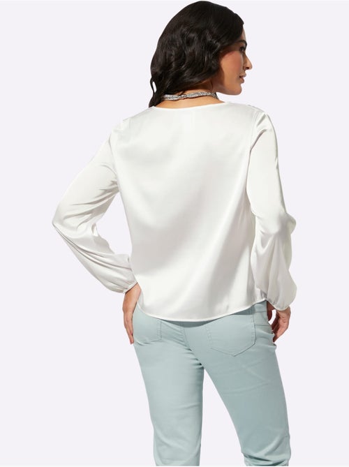 Blouse satin col V avec lien à nouer et manches longues - Taille standard - Helline - Kiabi Blouse satin col V avec lien à nouer et manches longues - Taille standard - Helline - Kiabi