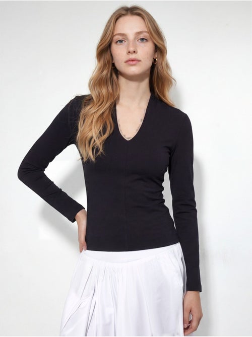 Blouse slim à manches longues avec col en v busem - Kiabi Blouse slim à manches longues avec col en v busem - Kiabi