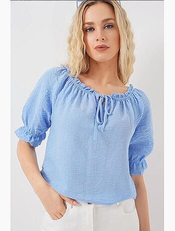Blouse texturée courte à col bateau détail pompons bdart
