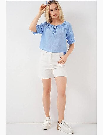Blouse texturée courte à col bateau détail pompons bdart