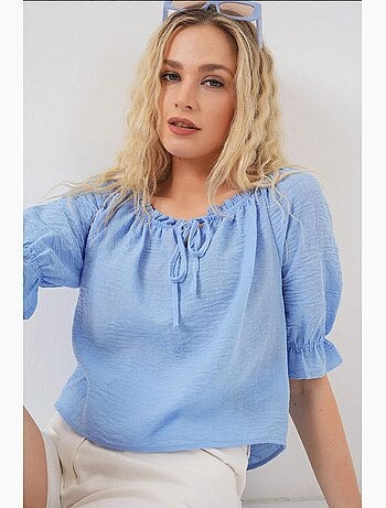 Blouse texturée courte à col bateau détail pompons bdart