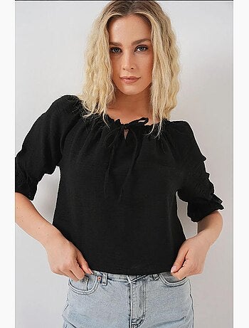 Blouse texturée courte à col bateau détail pompons bdart