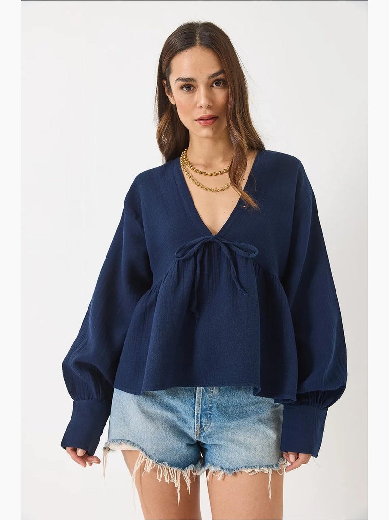Blouse texturée courte à col en v et nœud lucci Bleu marine - Kiabi