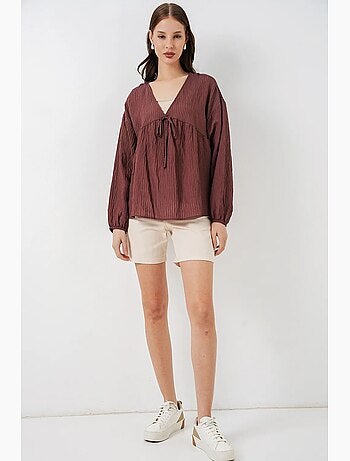 Blouse texturée seersucker à col en v et nœud bdart