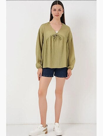 Blouse texturée seersucker à col en v et nœud bdart