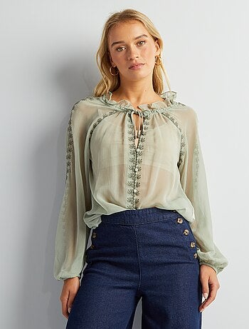 Blouse transparente brodée