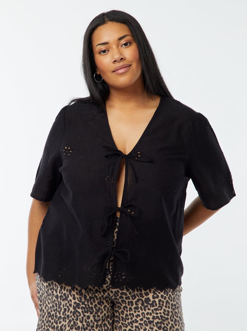 Blouse uni avec broderies et ouverture par cordons noir - Kiabi