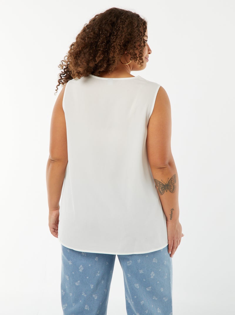 Blouse uni avec couture fantaisie au col blanc - Kiabi
