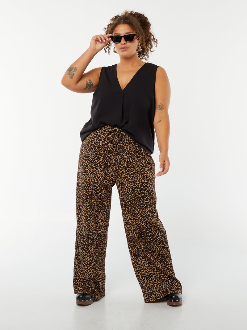 Blouse uni avec couture fantaisie au col noir - Kiabi