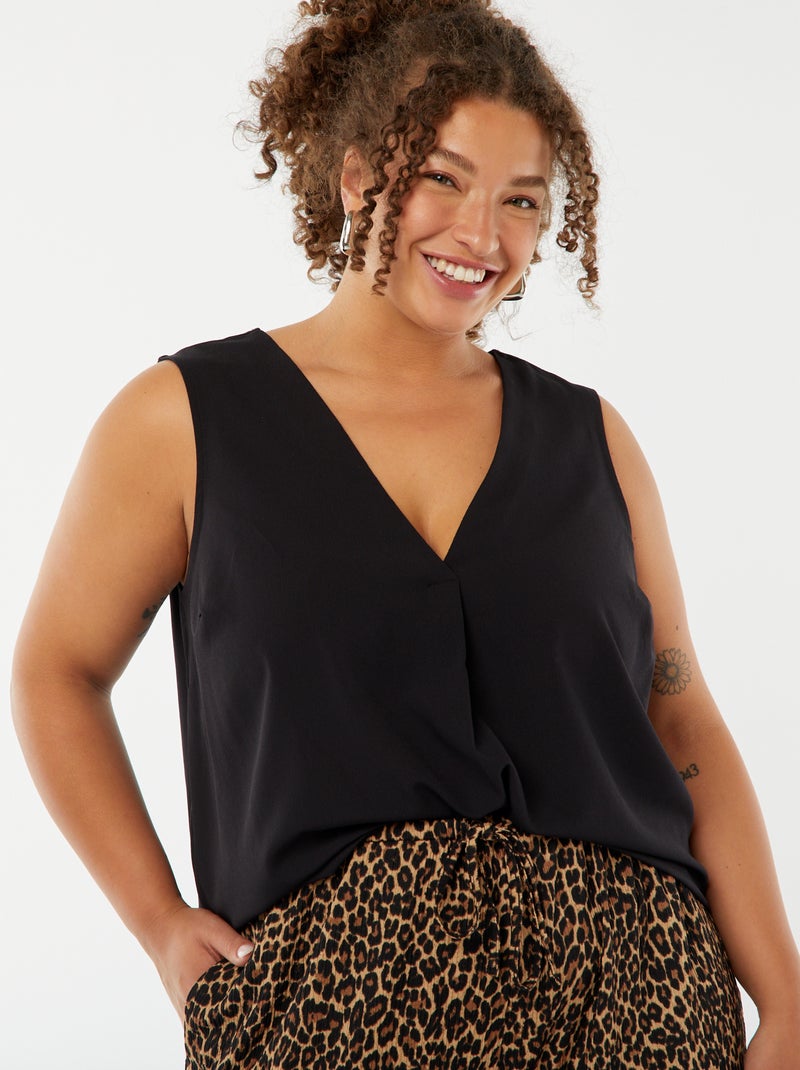 Blouse uni avec couture fantaisie au col noir - Kiabi