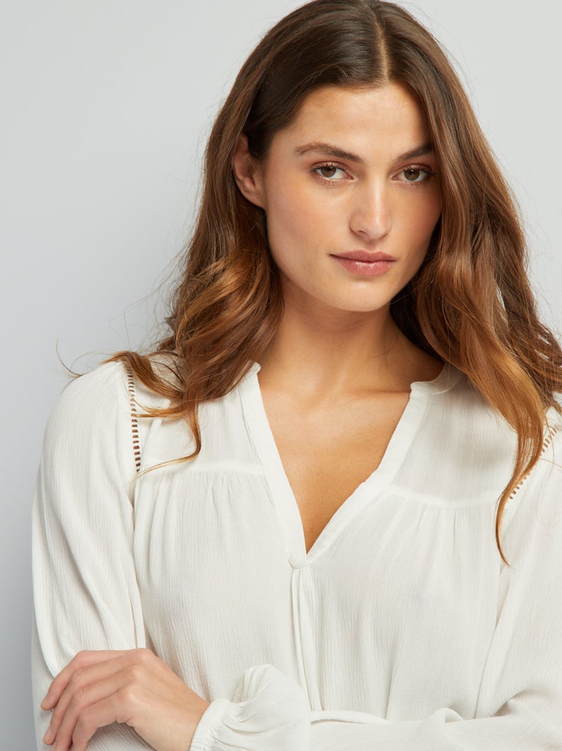 Blouse unie à col V blanc - Kiabi