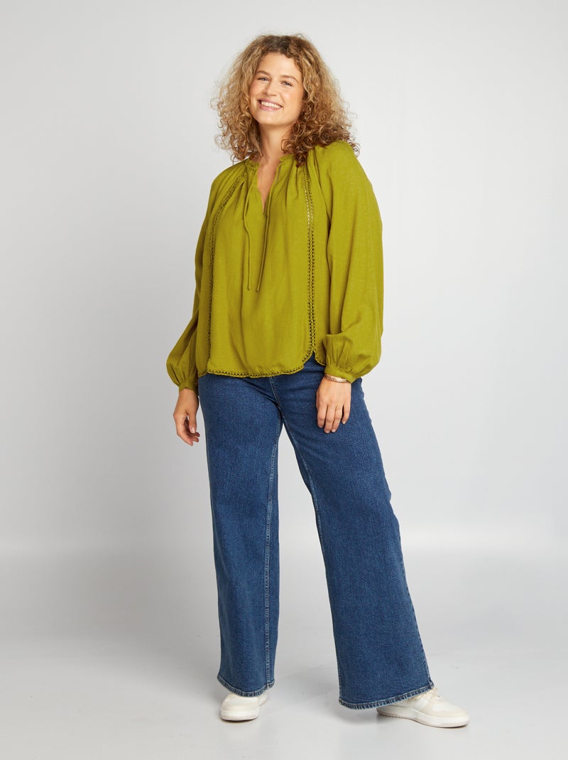 Blouse unie volantée et ajourée Vert - Kiabi