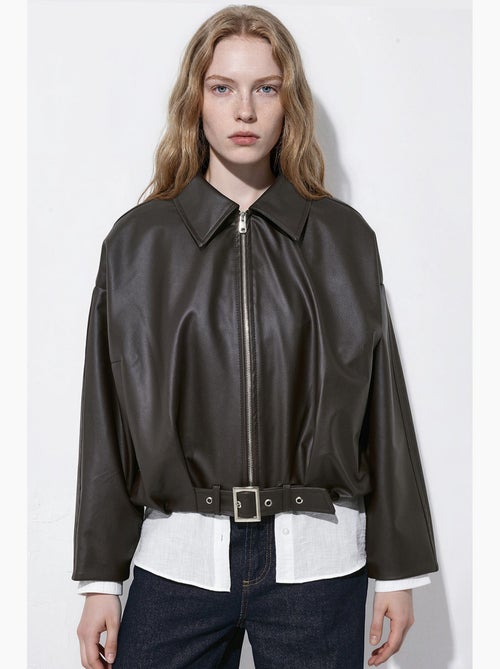 Blouson bomber en simili cuir ceinturé hiccup - Kiabi Blouson bomber en simili cuir ceinturé hiccup - Kiabi
