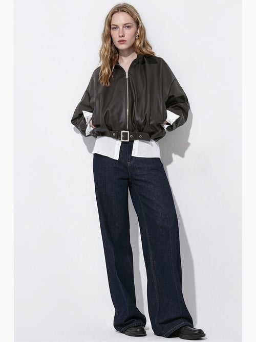 Blouson bomber en simili cuir ceinturé hiccup - Kiabi Blouson bomber en simili cuir ceinturé hiccup - Kiabi