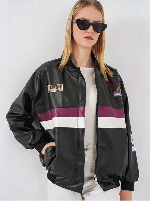 Blouson bomber oversize en similicuir avec détails en patch bdart - Kiabi Blouson bomber oversize en similicuir avec détails en patch bdart - Kiabi