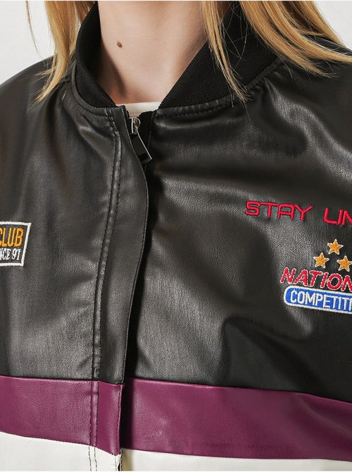 Blouson bomber oversize en similicuir avec détails en patch bdart - Kiabi Blouson bomber oversize en similicuir avec détails en patch bdart - Kiabi