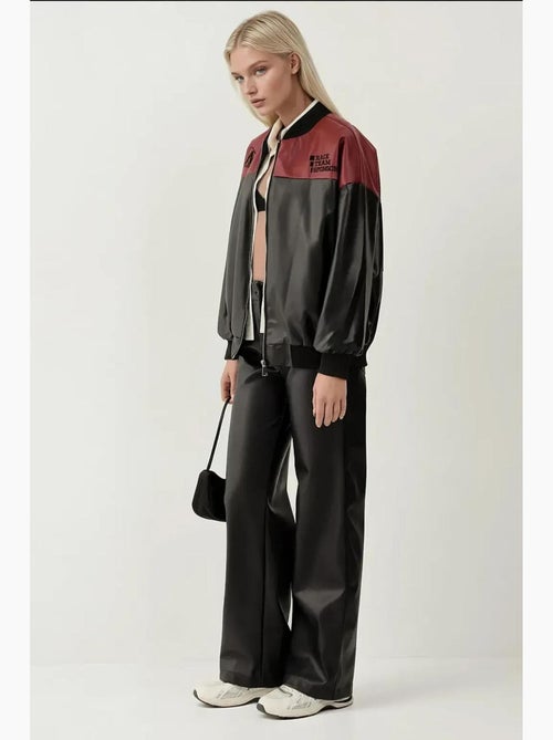 Blouson bomber oversize en similicuir avec détails en patch bdart - Kiabi Blouson bomber oversize en similicuir avec détails en patch bdart - Kiabi