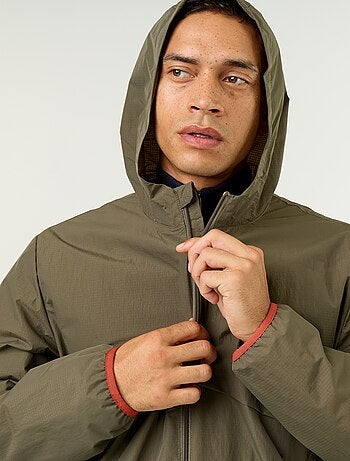 Blouson coupe-vent à capuche déperlant
