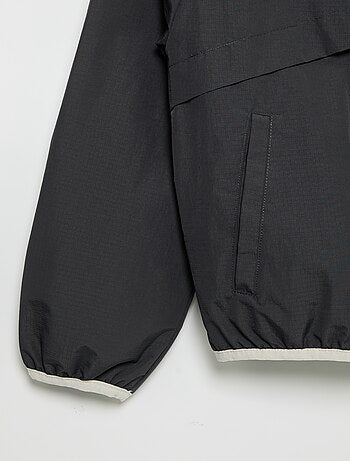 Blouson coupe-vent à capuche