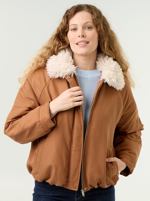 Blouson court avec col effet moutonné - Kiabi Blouson court avec col effet moutonné - Kiabi