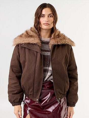 Blouson court avec col en fausse fourrure