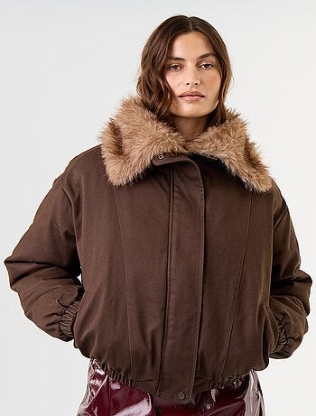 Blouson court avec col en fausse fourrure