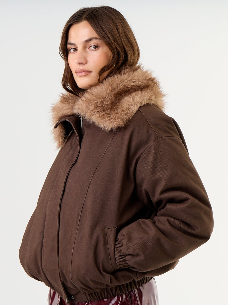 Blouson court avec col en fausse fourrure Marron - Kiabi