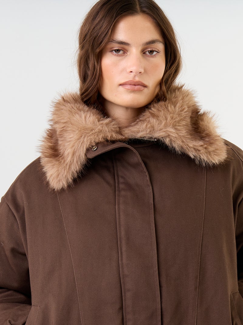 Blouson court avec col en fausse fourrure Marron - Kiabi